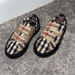Burberry kids trainer